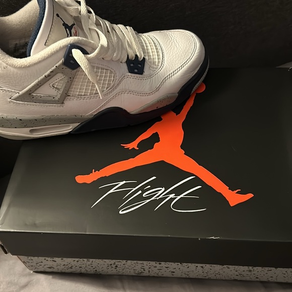 Jordan 4 Retro Midnight Blue. Size 7. Limited supply, high demand. - Picture 4 of 7